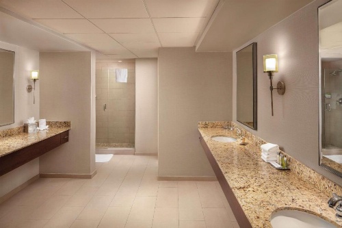 DoubleTree By Hilton Hotel Ontario Airport image 16