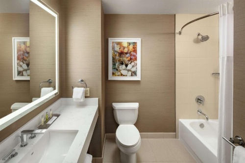 DoubleTree By Hilton Hotel Ontario Airport image 9